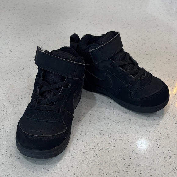 Nike Black on Black Court Borough Mid Size 7C - Picture 3 of 4